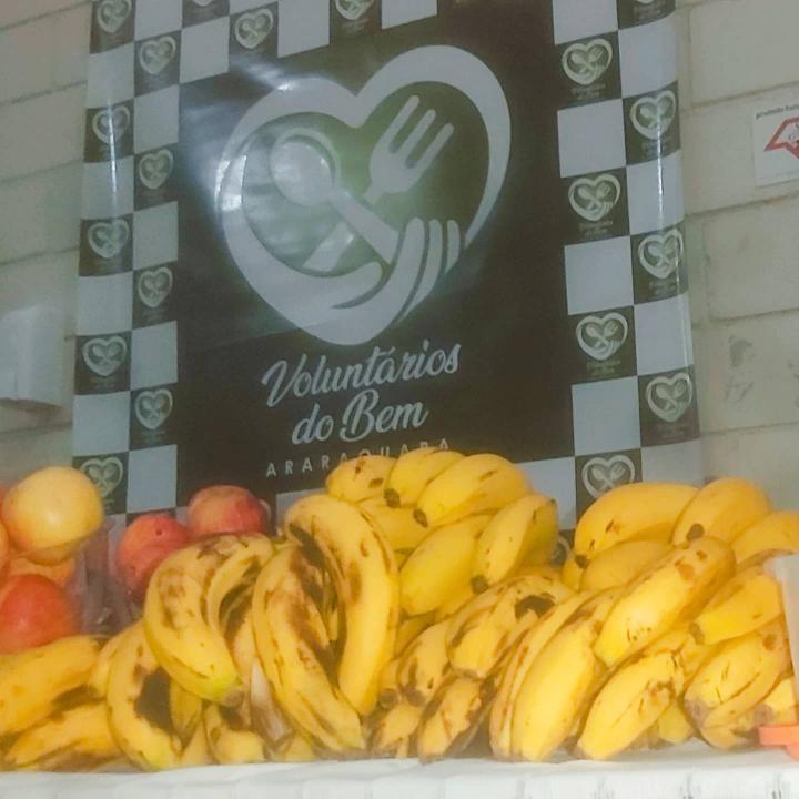 Foto 10 de 14 — Voluntários do Bem fazem café da manhã para coletores de lixo
